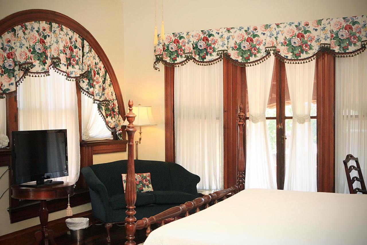 Louisville Bourbon Inn エクステリア 写真