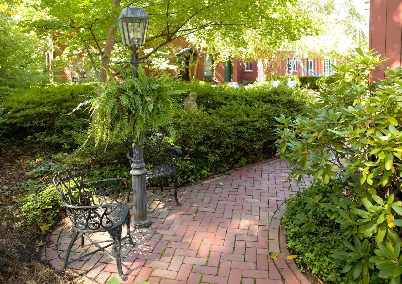 Louisville Bourbon Inn エクステリア 写真