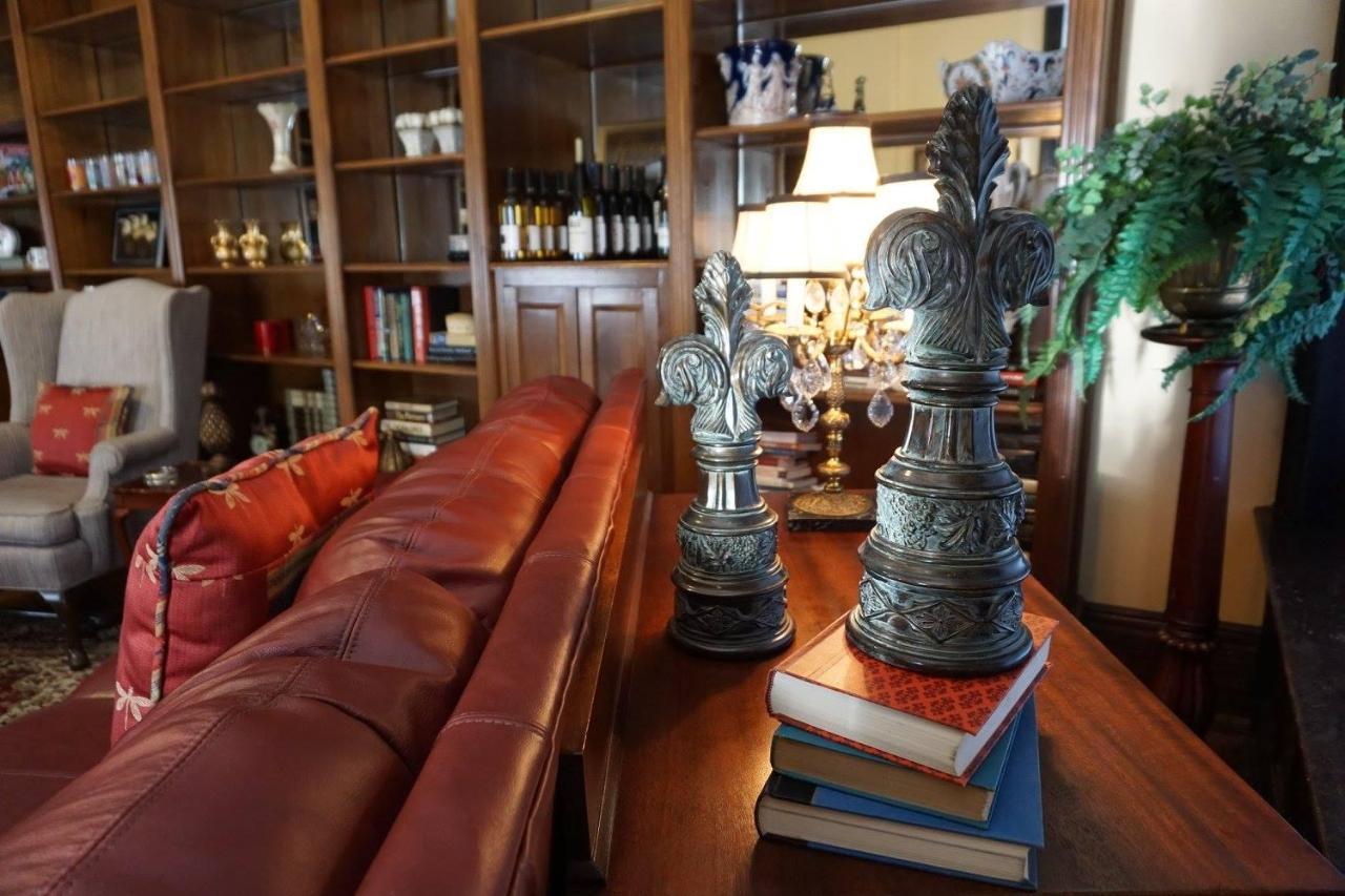 Louisville Bourbon Inn エクステリア 写真