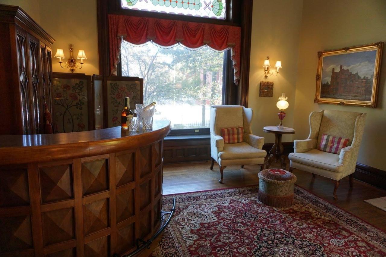 Louisville Bourbon Inn エクステリア 写真