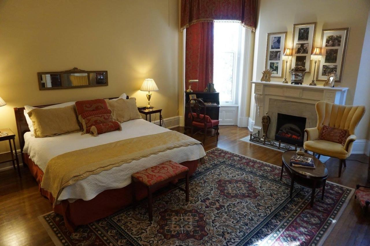 Louisville Bourbon Inn エクステリア 写真