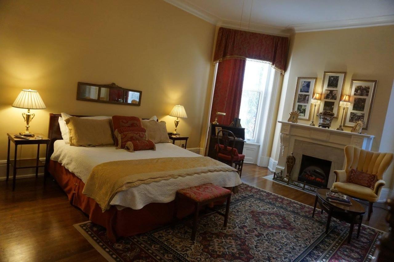 Louisville Bourbon Inn エクステリア 写真