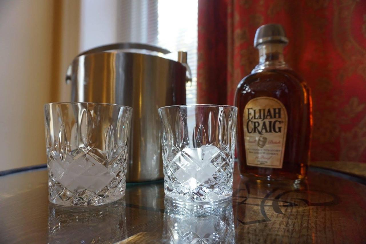 Louisville Bourbon Inn エクステリア 写真