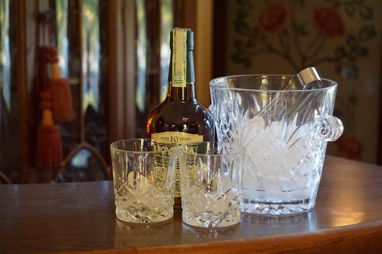 Louisville Bourbon Inn エクステリア 写真