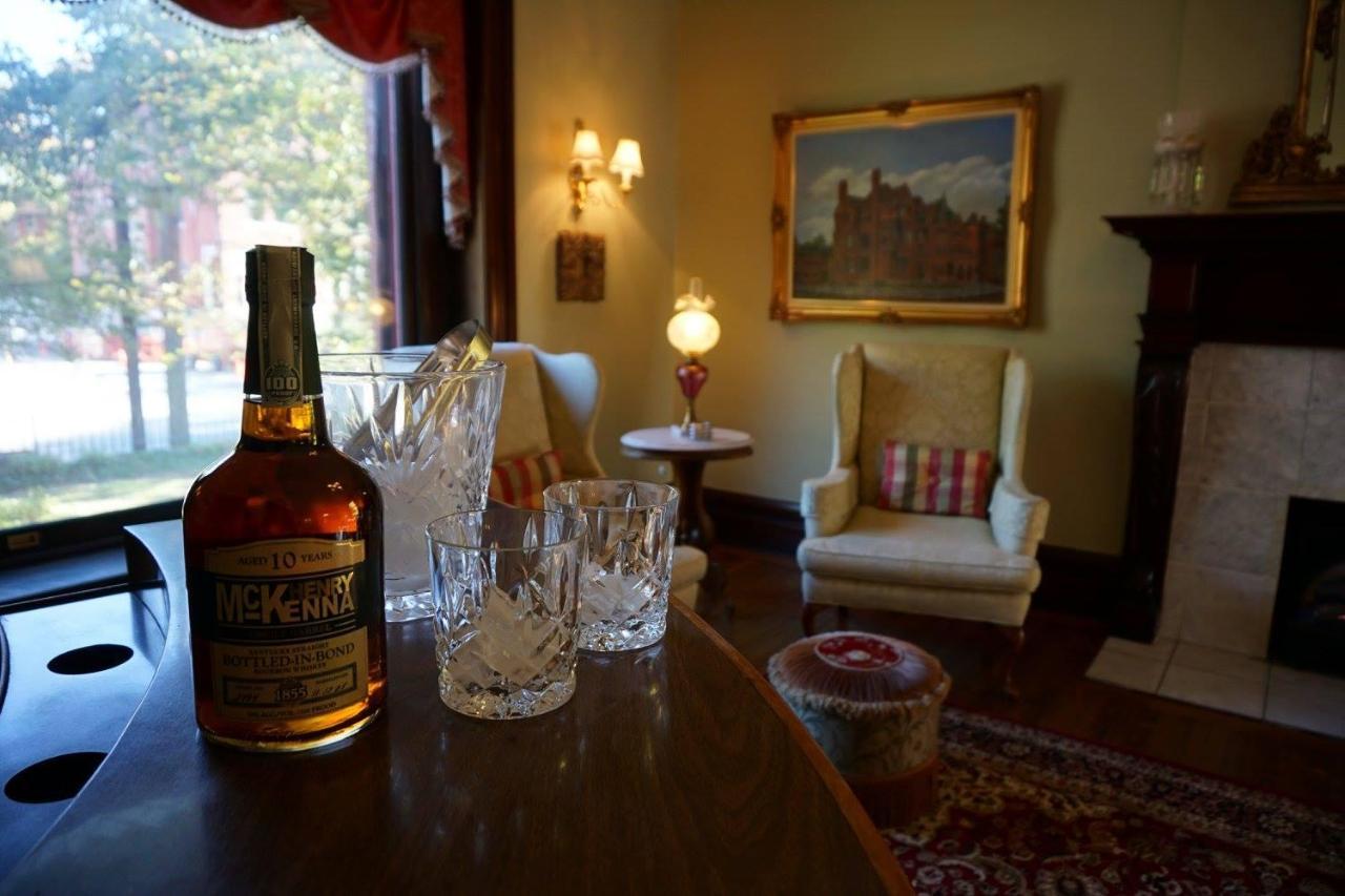 Louisville Bourbon Inn エクステリア 写真