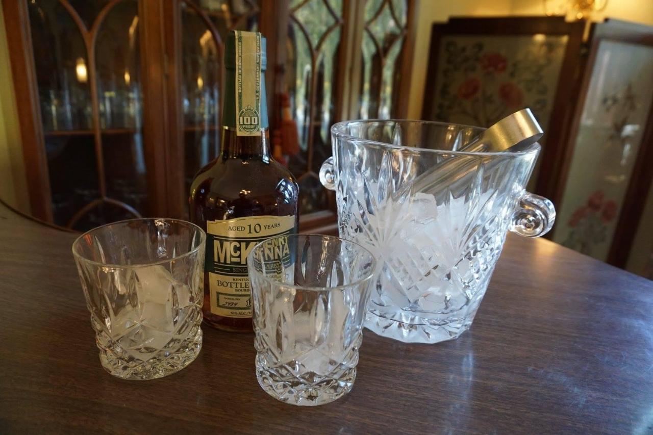 Louisville Bourbon Inn エクステリア 写真