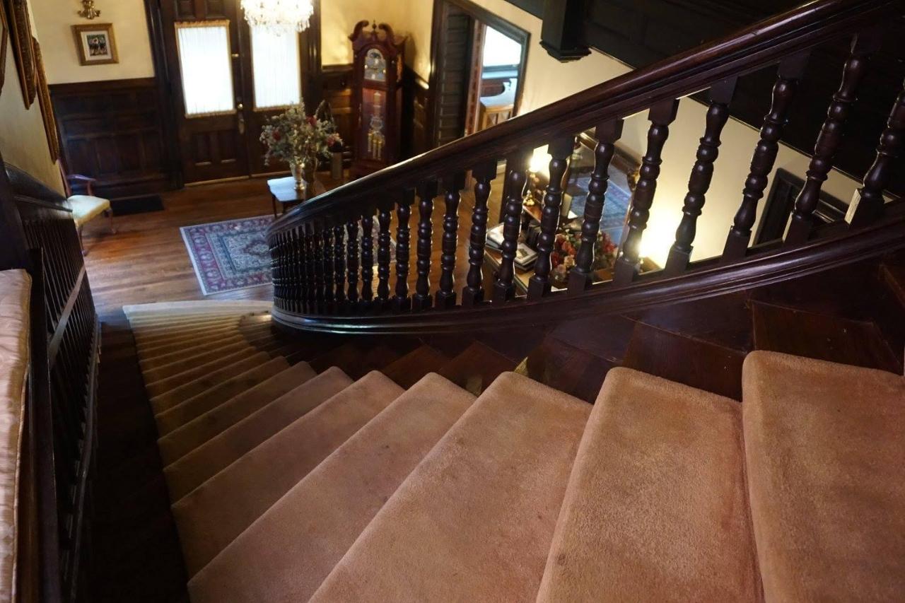 Louisville Bourbon Inn エクステリア 写真