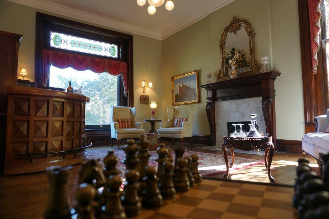 Louisville Bourbon Inn エクステリア 写真