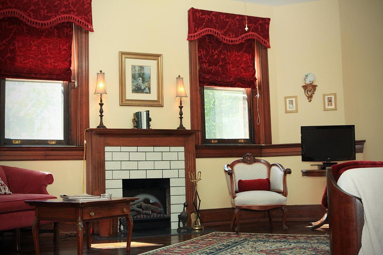 Louisville Bourbon Inn エクステリア 写真